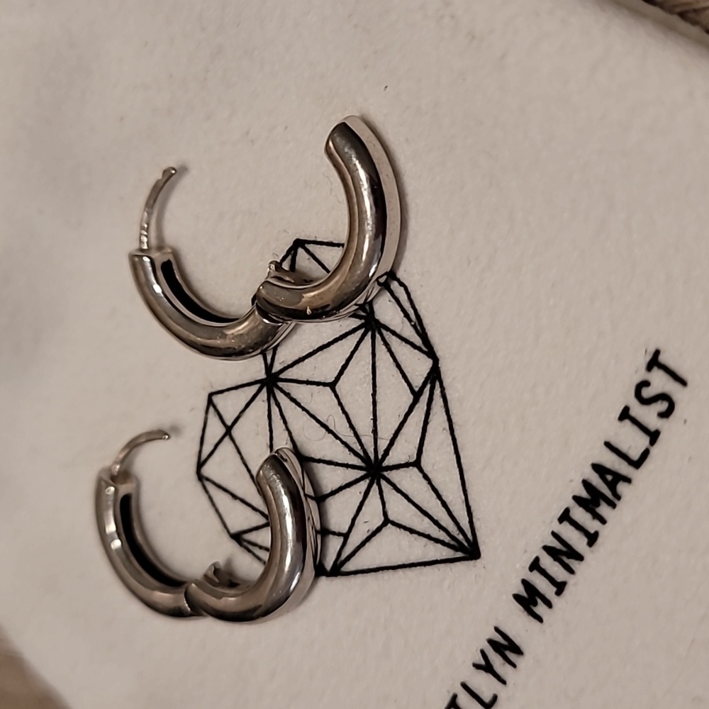 Caitlyn Minimalist Hoop Earrings - Picture 2 of 2